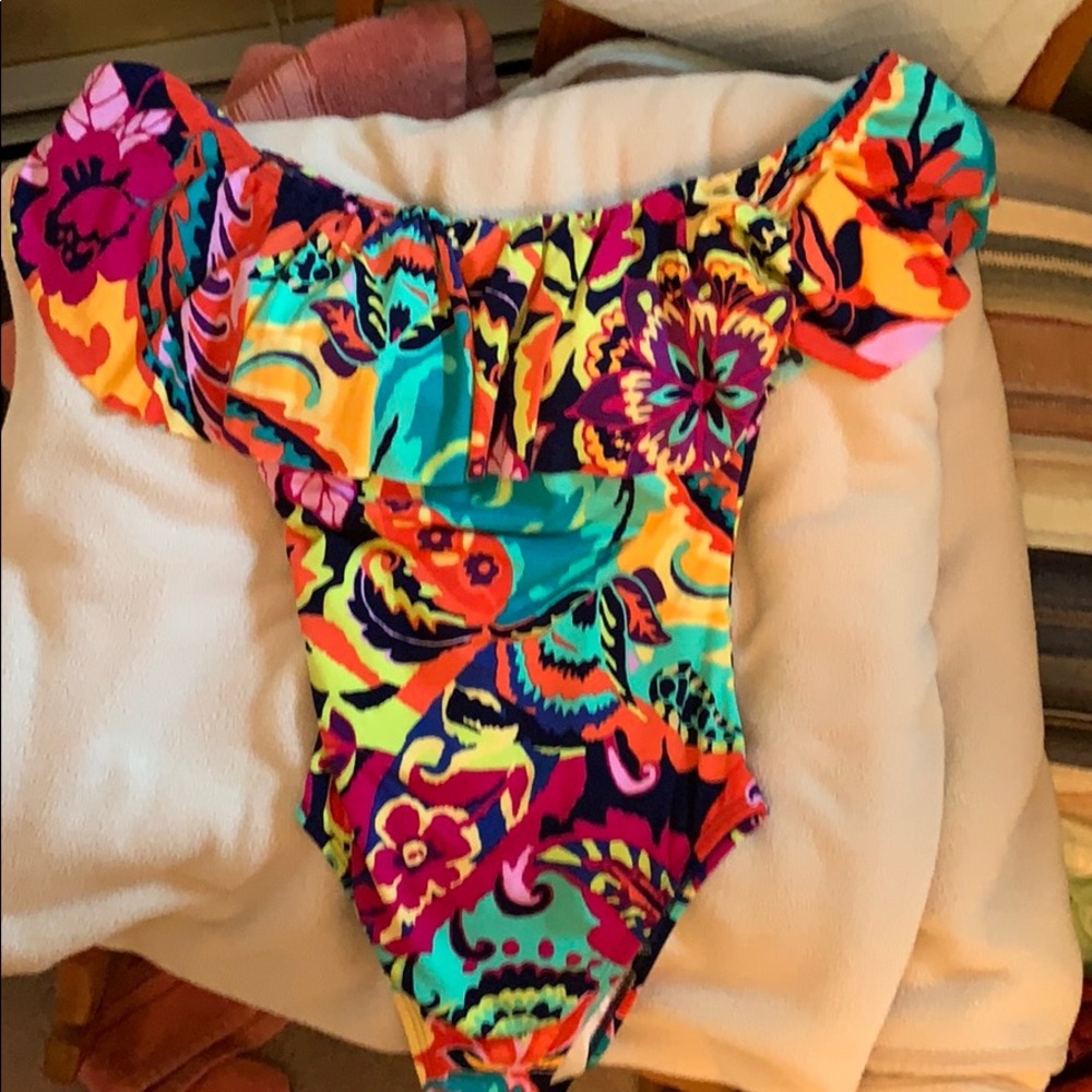 Tahari BNWT swimsuit  M medium NEVER WORN